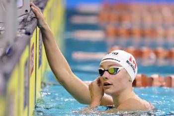 Canadiense McIntosh bate el r&eacute;cord mundial m&aacute;s antiguo de la nataci&oacute;n femenina