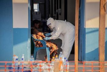 Ensayo cl&iacute;nico busca frenar brote de &eacute;bola en Congo con tratamientos experimentales