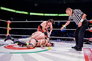 AVERNO PIERDE LA CABEZA Y ARREBATA LA MASCARA DE MISTICO.