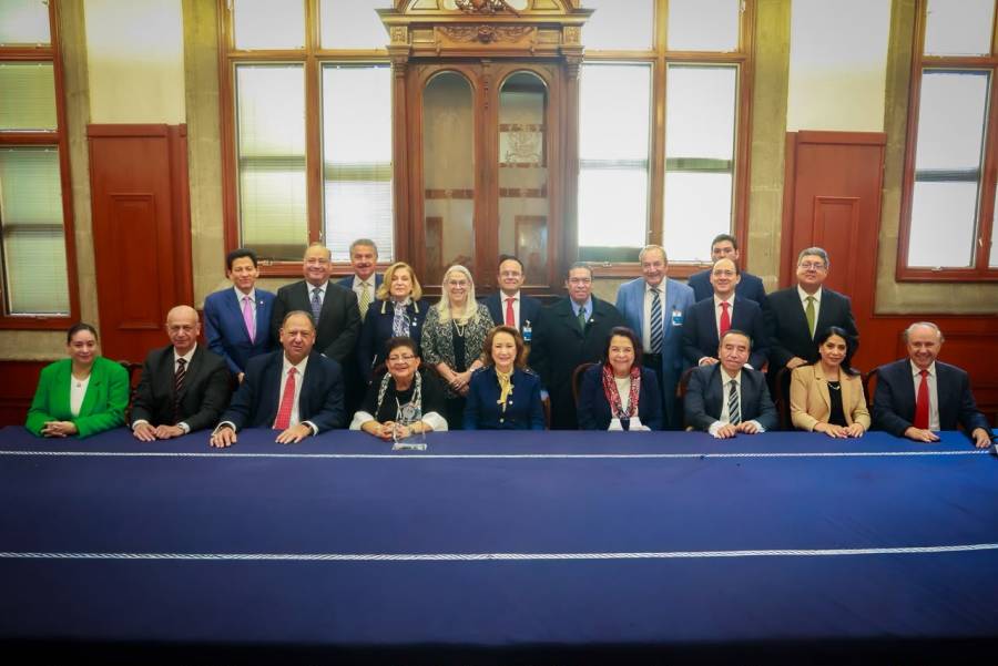 Yasmín Esquivel llama a fortalecer valores éticos en la abogacía mexicana