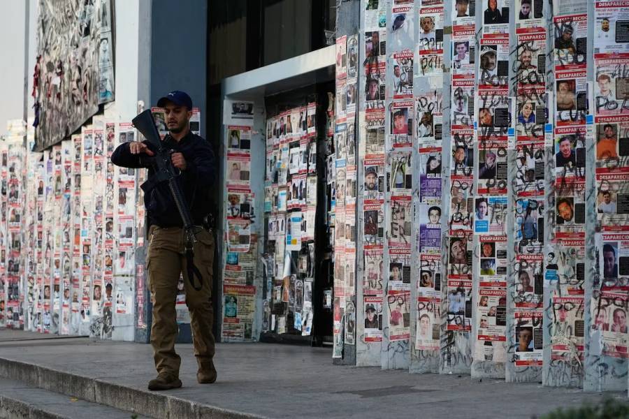 Madre evita posible reclutamiento de adolescentes en plaza comercial de Guadalajara