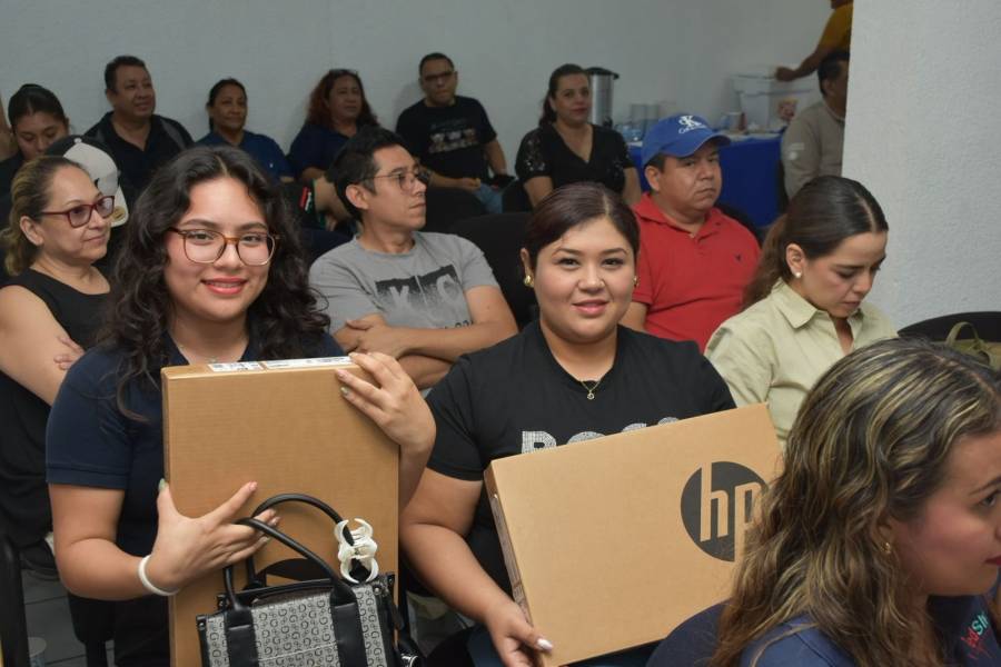 Gobierno de SLP entrega equipos tecnológicos a 30 emprendedores de Ciudad Valles