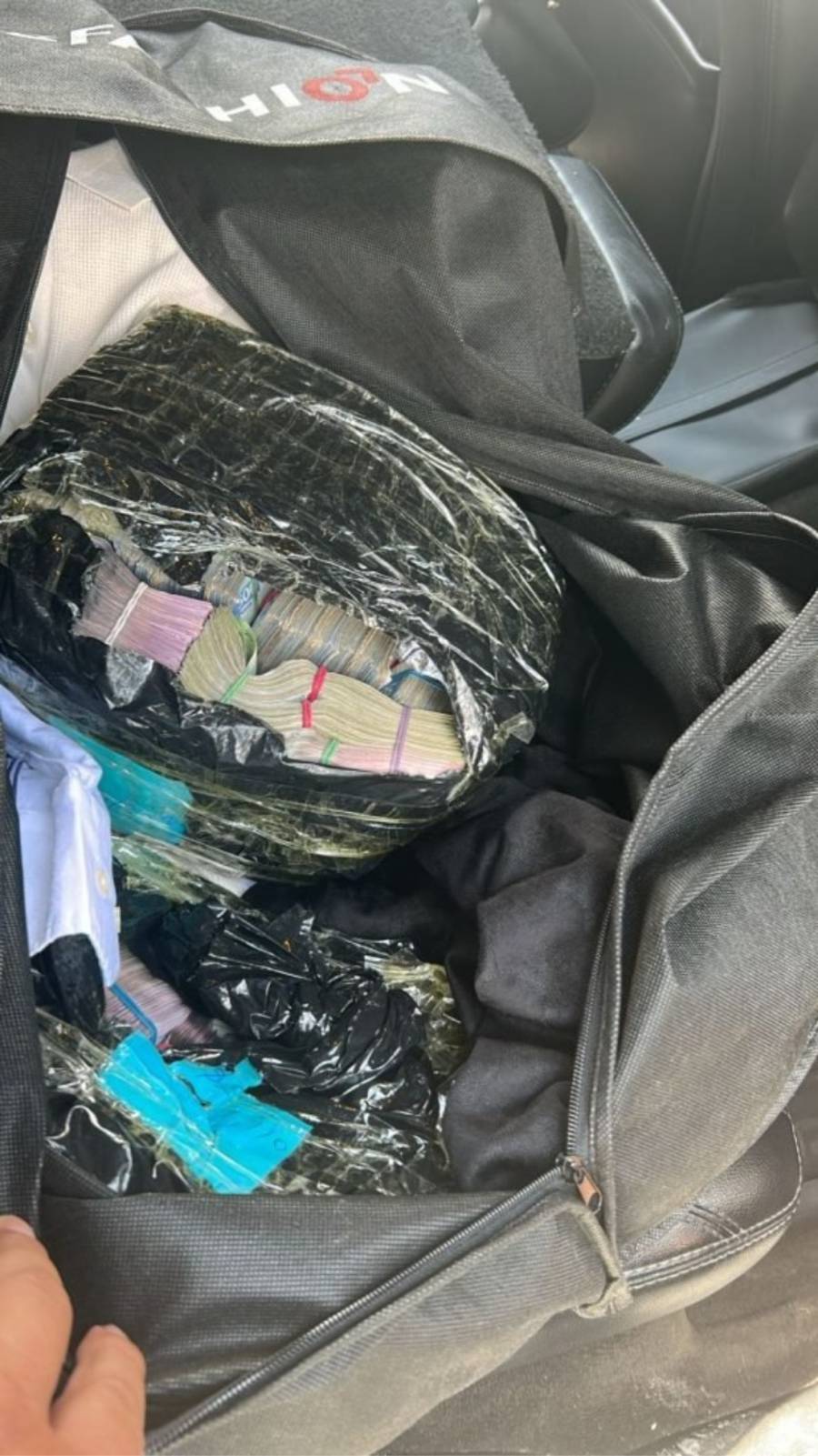 Aseguran más de 1.5 mdp en efectivo en carretera de Guanajuato; hay dos detenidos