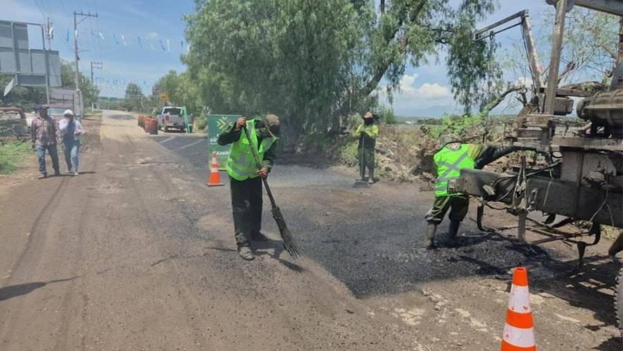 Junta Estatal de Caminos realizó conservación en 241 km de carreteras en 11 municipios de SLP durante junio