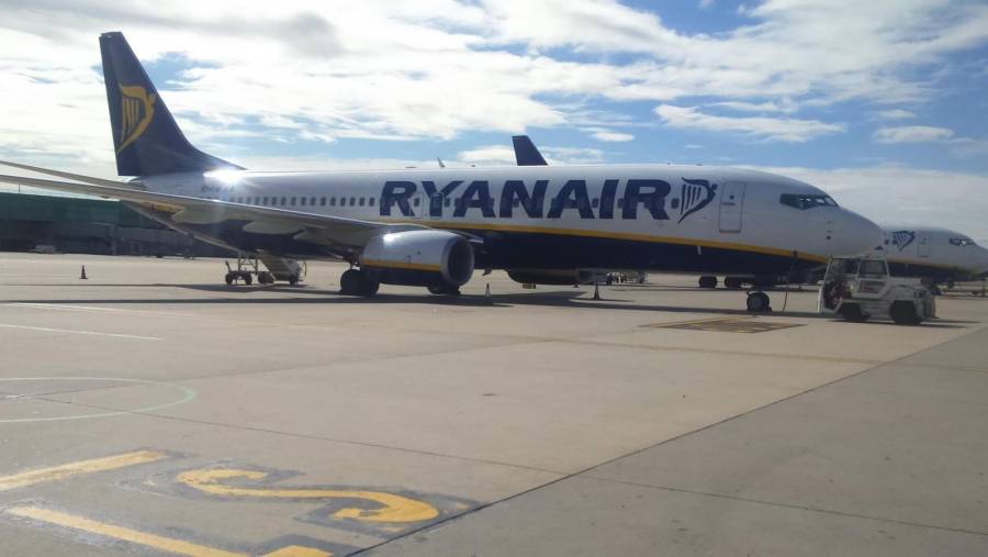 Emergencia aérea en Grecia: ventana se desprende en vuelo de Ryanair