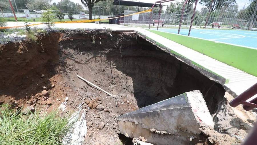 Nuevo socavón en deportivo Gertrudis Sánchez reaviva preocupación vecinal en Gustavo A. Madero