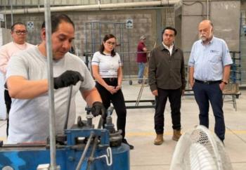 IAP recibe 300,000 pesos para fabricar aparatos de movilidad