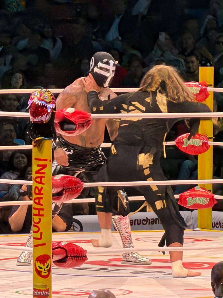Los técnicos silencian a Zandokan Jr.; pide el micrófono, acusa un robo y la Arena México le canta: “¡Quiere llorar!”