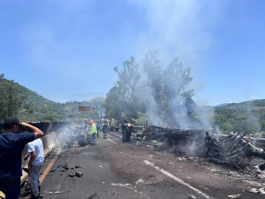 Trágico accidente en la autopista Guadalajara-Tepic deja al menos 16 personas fallecidas