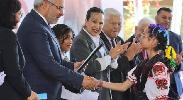 Michoacán cumple cuatro años de clases continuas gracias a disciplina financiera: Bedolla