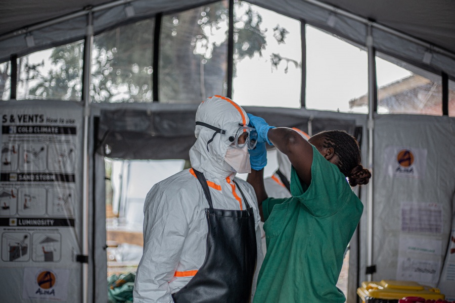 OMS anuncia el primer ensayo de un antiviral contra el ébola
