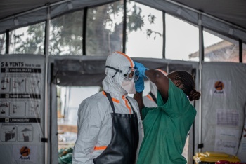 OMS anuncia el primer ensayo de un antiviral contra el &eacute;bola