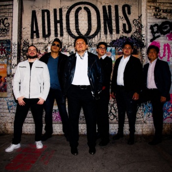 Adhonis regresa con fuerza y presenta su nuevo EP: “En Las Llamas Del Amor”