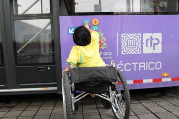Centrobus equipa 12 unidades con mobiliario para personas con discapacidad