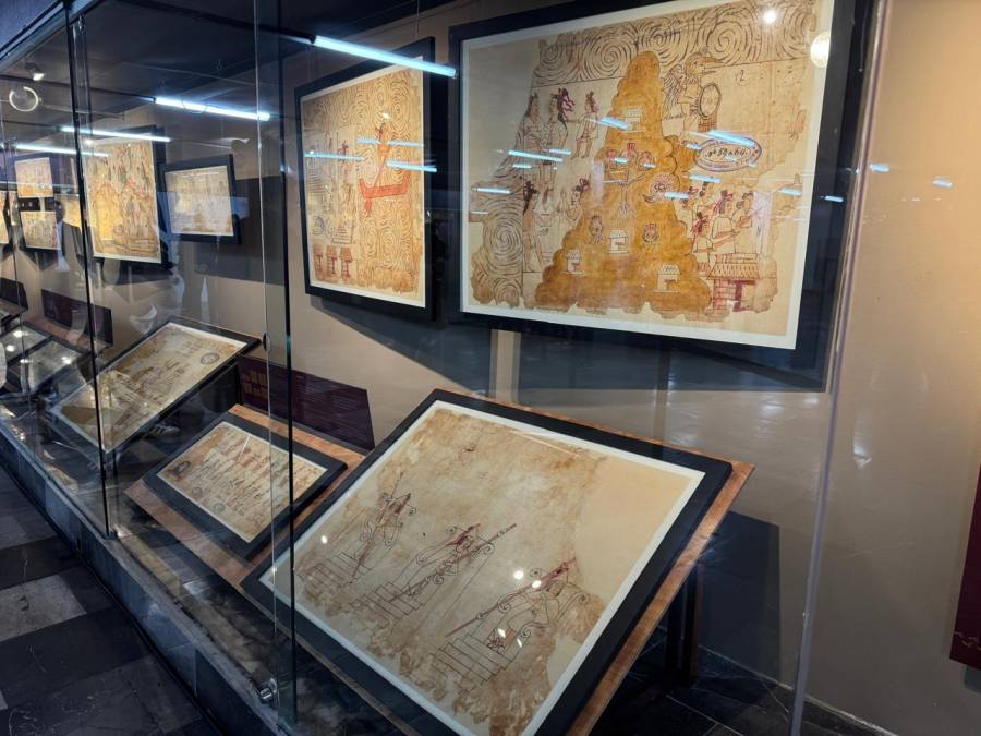 Metro exhibe el Códice Azcatitlan en Pino Suárez; original llegará a México en otoño