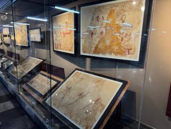 Metro exhibe el C&oacute;dice Azcatitlan en Pino Su&aacute;rez; original llegar&aacute; a M&eacute;xico en oto&ntilde;o