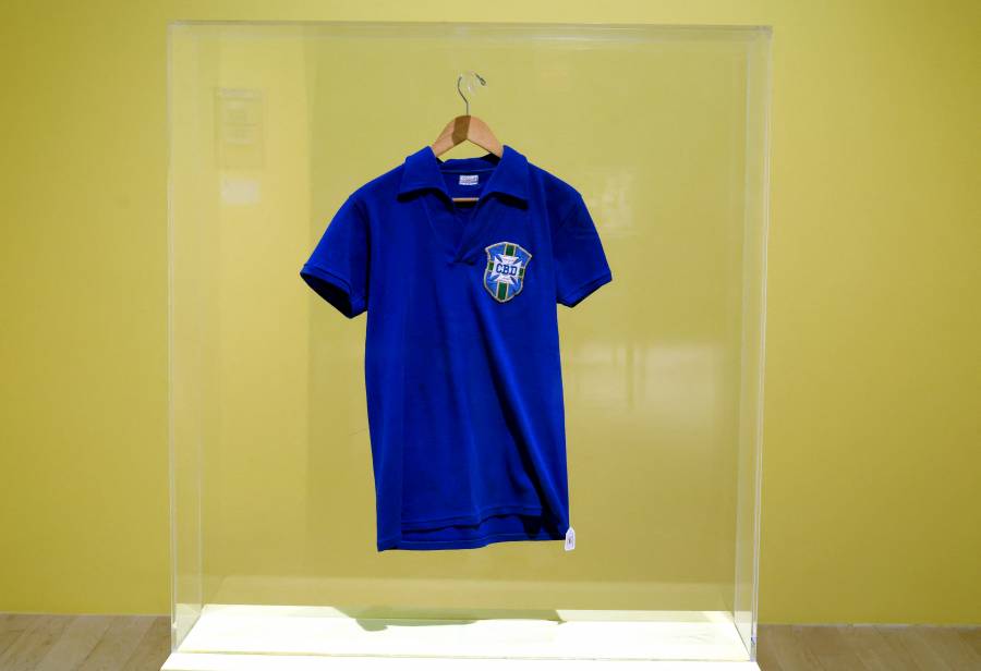 La camiseta de Pelé en la final de 1958 se vende por 4,9 millones de dólares