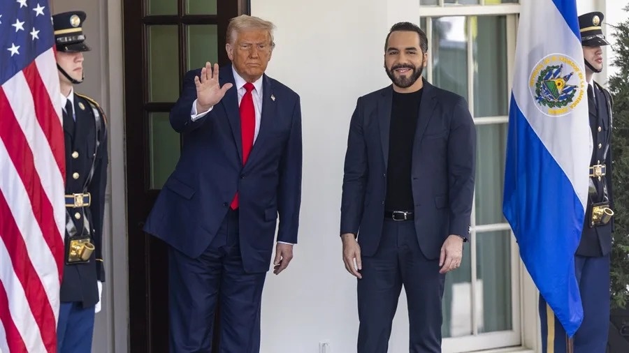 Trump recibe a Nayib Bukele en reunión privada en el Despacho Oval