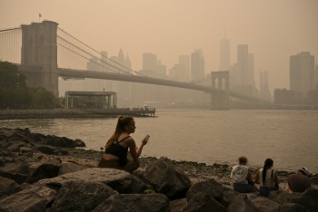 Humo peligroso de incendios forestales en Canad&aacute; afecta a EEUU