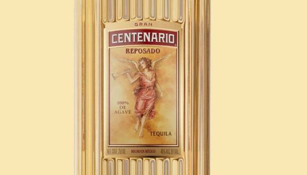 COFEPRIS alerta por tequila Gran Centenario falsificado