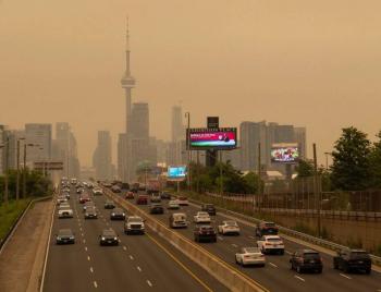 Ej&eacute;rcito de Canad&aacute; evac&uacute;a comunidad en Ontario por incendios forestales