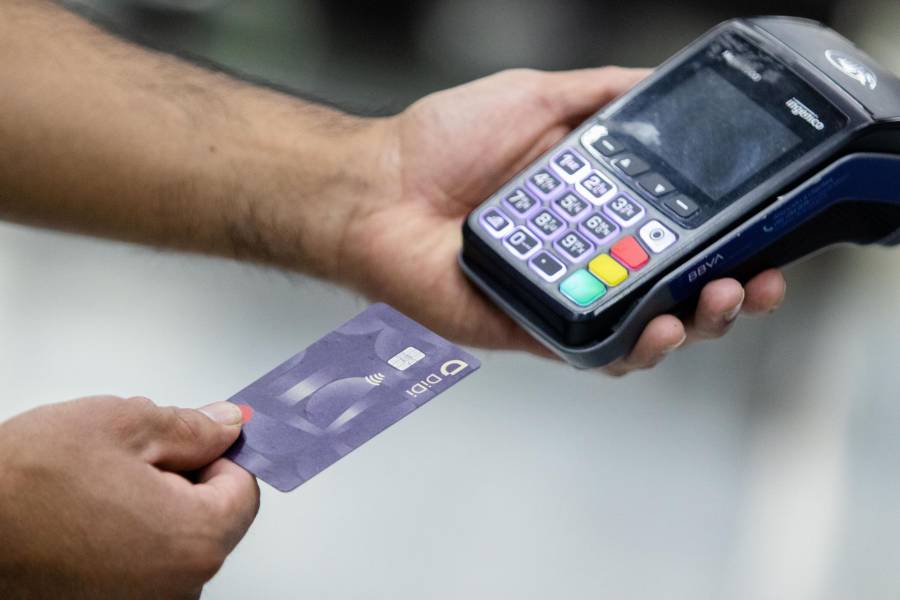 PRI plantea cambios legales para limitar intereses elevados en tarjetas de crédito 