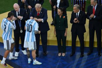 Claudia Sheinbaum participa en la ceremonia de premiaci&oacute;n del Mundial 2026