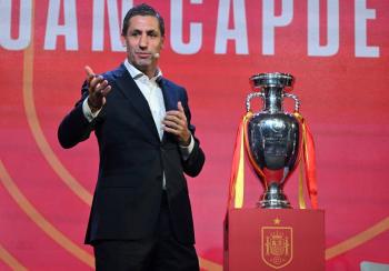Joan Capdevila supera inconvenientes migratorios y asiste a la final del Mundial