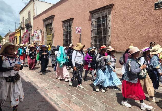 Peregrinaci&oacute;n de Quer&eacute;taro al Tepeyac avanza sin incidentes; m&aacute;s de 32 mil fieles en ruta