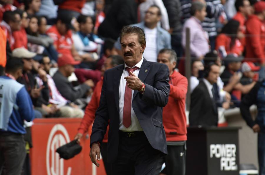 La Volpe desata poleacutemica por comentario sobre la aficioacuten mexicana en la final del Mundial
