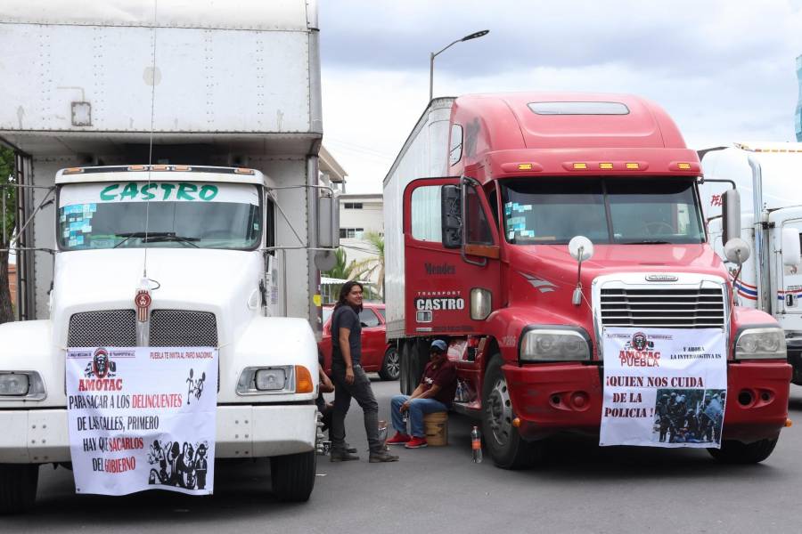Transportistas bloquean autopista México-Puebla para exigir mayor seguridad 