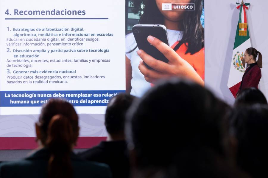 UNESCO alerta sobre riesgos digitales en menores; México analiza regulación de celulares y redes sociales 