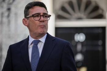 Andy Burnham asume como primer ministro y anuncia 