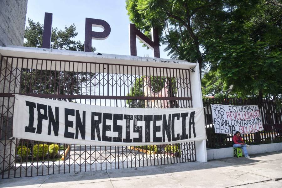 Estudiantes de la Escuela Superior de Econom&iacute;a del IPN votan por retomar actividades