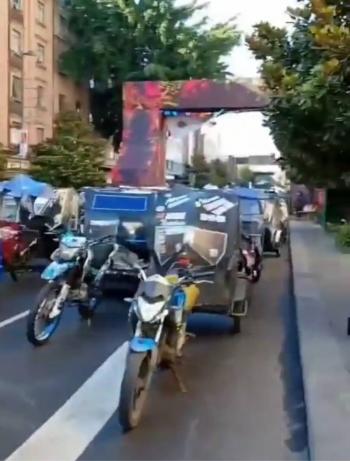 Transportistas de barrio bloquean avenida 20 de Noviembre para exigir regulaci&oacute;n