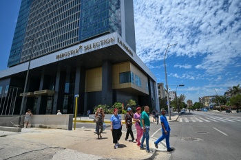 Las cadenas hoteleras espa&ntilde;olas Meli&aacute; e Iberostar dejar&aacute;n de operar totalmente en Cuba