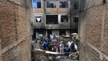 Al menos diez personas mueren en un incendio de dos viviendas en Lima