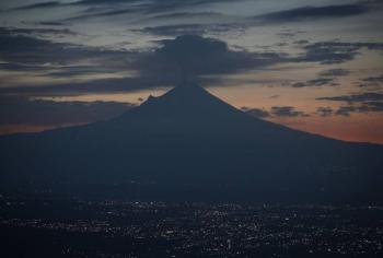 Popocat&eacute;petl en Alerta Amarilla Fase 2: reportan ca&iacute;da de ceniza y fragmentos incandescentes