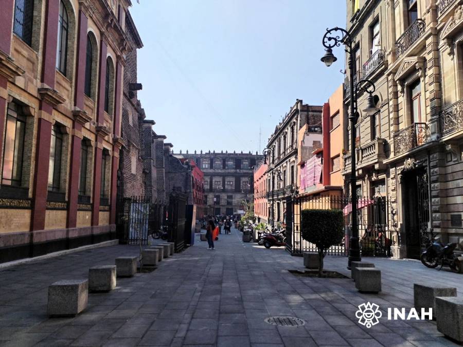 INAH realiza levantamiento altimétrico para precisar límites del Templo Mayor en el Centro Histórico