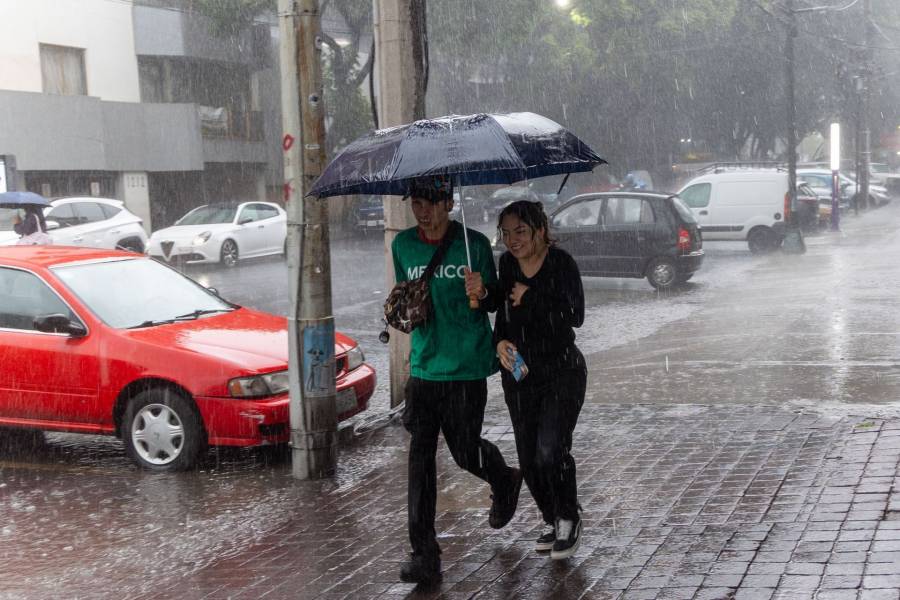 Prevén lluvias fuertes y rachas de viento para este domingo en la CDMX 