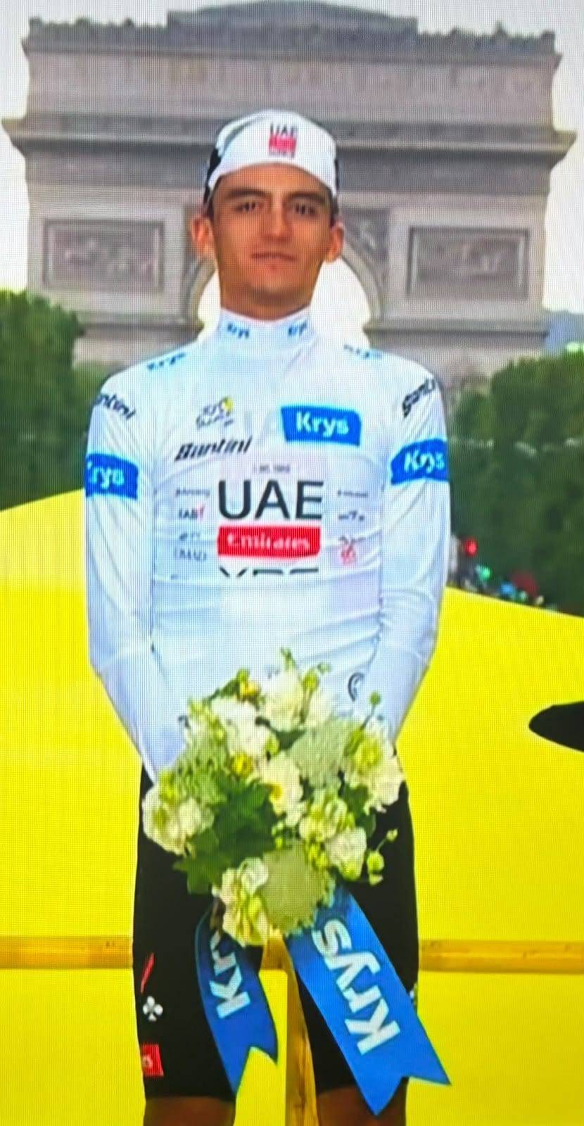 Sheinbaum felicita a Isaac del Toro por histórico podio en el Tour de France