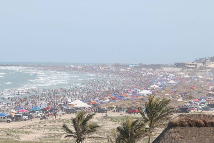 Tres bañistas son puestos a salvo tras quedar en riesgo de ahogamiento en Playa Miramar