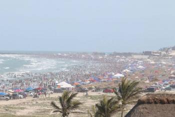Tres ba&ntilde;istas son puestos a salvo tras quedar en riesgo de ahogamiento en Playa Miramar