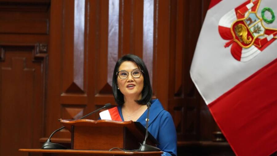 Fujimori asume presidencia de Perú con promesa de mano dura contra el crimen  