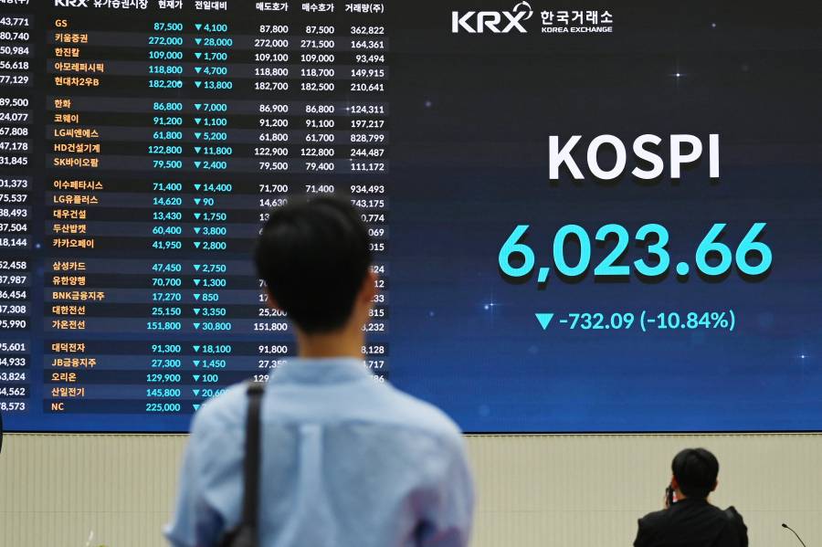 Acciones tecnol&oacute;gicas causan nuevo desplome de bolsa de Se&uacute;l, petr&oacute;leo sube