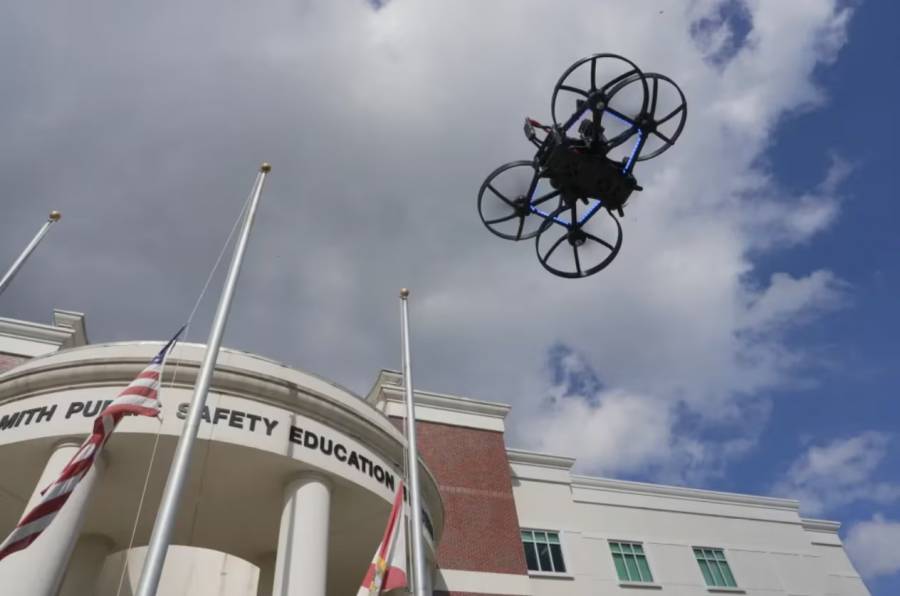 Escuelas de EE.UU. incorporan drones con gas pimienta para frenar tiroteos  