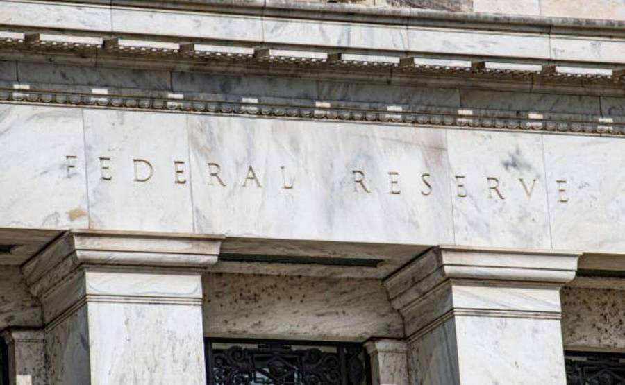 Reserva Federal mantiene tasas de interés en 3.50-3.75% pese a presiones inflacionarias  