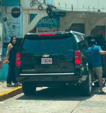Cuestionan a Esthela Dami&aacute;n por recorrer comunidades de Guerrero en camioneta 