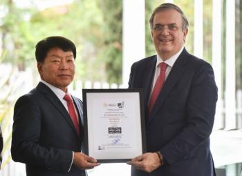 Ebrard destaca inversi&oacute;n de Kia como se&ntilde;al de confianza en M&eacute;xico
