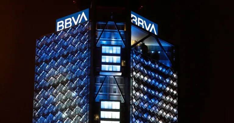 BBVA México reportó caída de 1.4% en utilidades semestrales pese a crecimiento en cartera de crédito